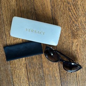 Versace Polarized Black Sunglasses MOD 4251 GB1/T3 with Case